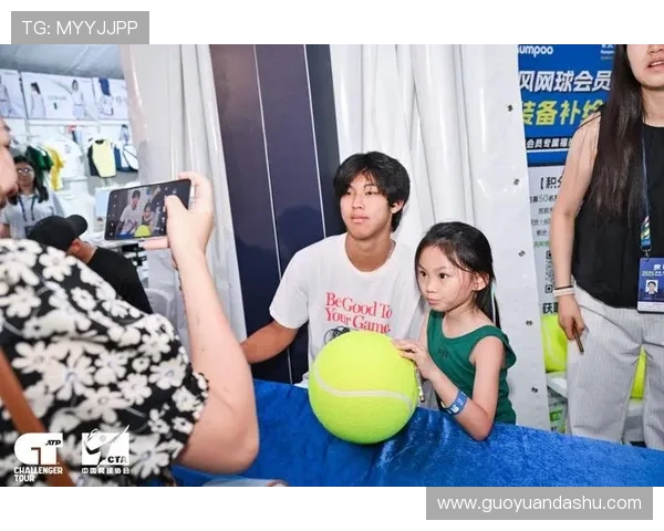 深圳网球队耐力训练引发热议球迷与专家观点大碰撞 深圳网球队耐力训练引发热议球迷与专家观点大碰撞