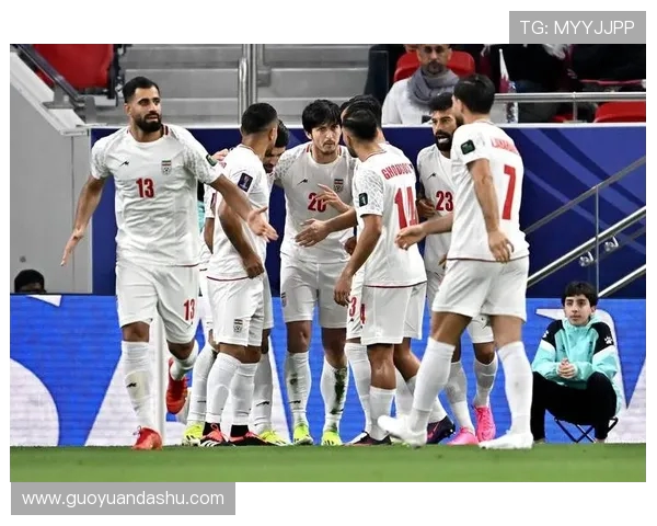 卡塔尔与伊朗友谊赛精彩对决展现足球魅力与团队精神