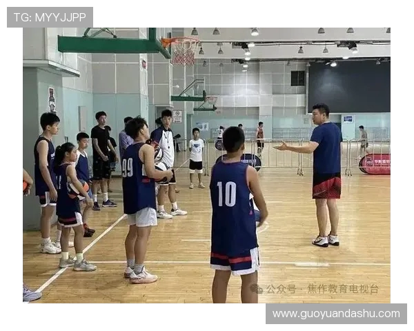 李根：从篮球场上的拼搏到人生舞台的蜕变与成长