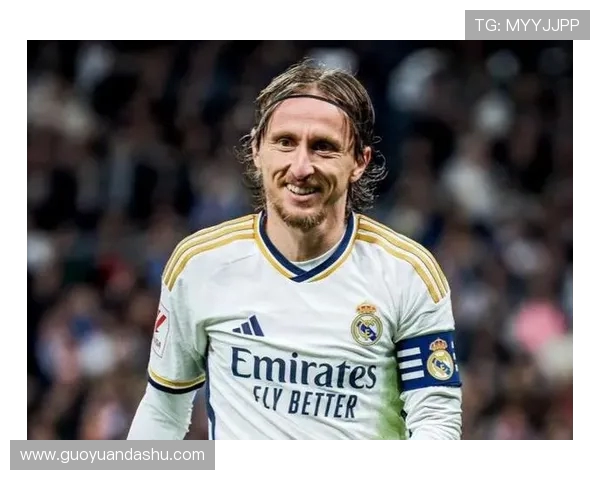 莫德里奇：足球场上的指挥官与传奇中场的辉煌历程