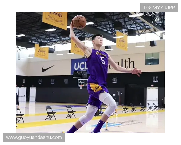 郭昊文：从篮球新星到职业生涯的辉煌之路探秘与展望