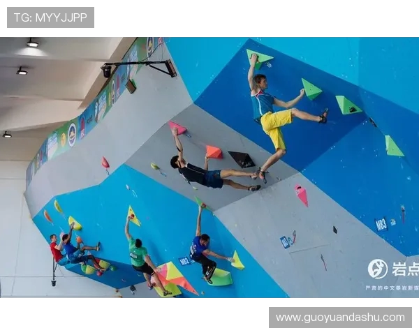 重庆攀岩队的进攻策略与训练方法深度解析 重庆攀岩队的进攻策略与训练方法深度解析