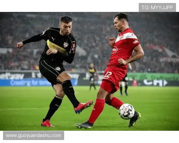 雷根斯堡主场迎战波鸿争夺德乙联赛关键三分之战