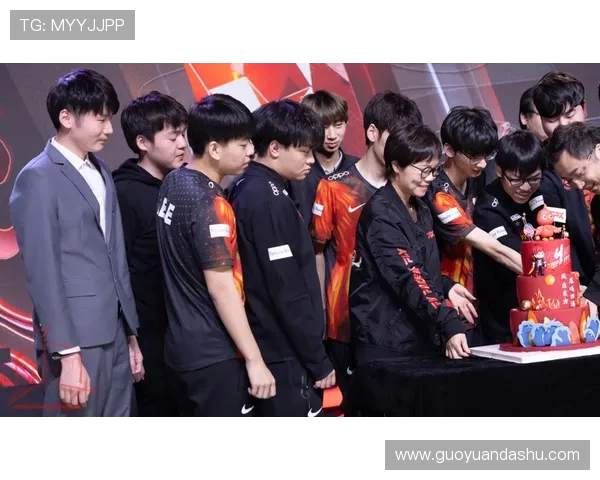 FPX战队状态大变革引发热议电竞圈对英雄联盟未来的期待与思考